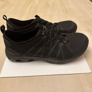 SKECHERS Glide Step Air-Cooled Memory Foam Women. Never worn